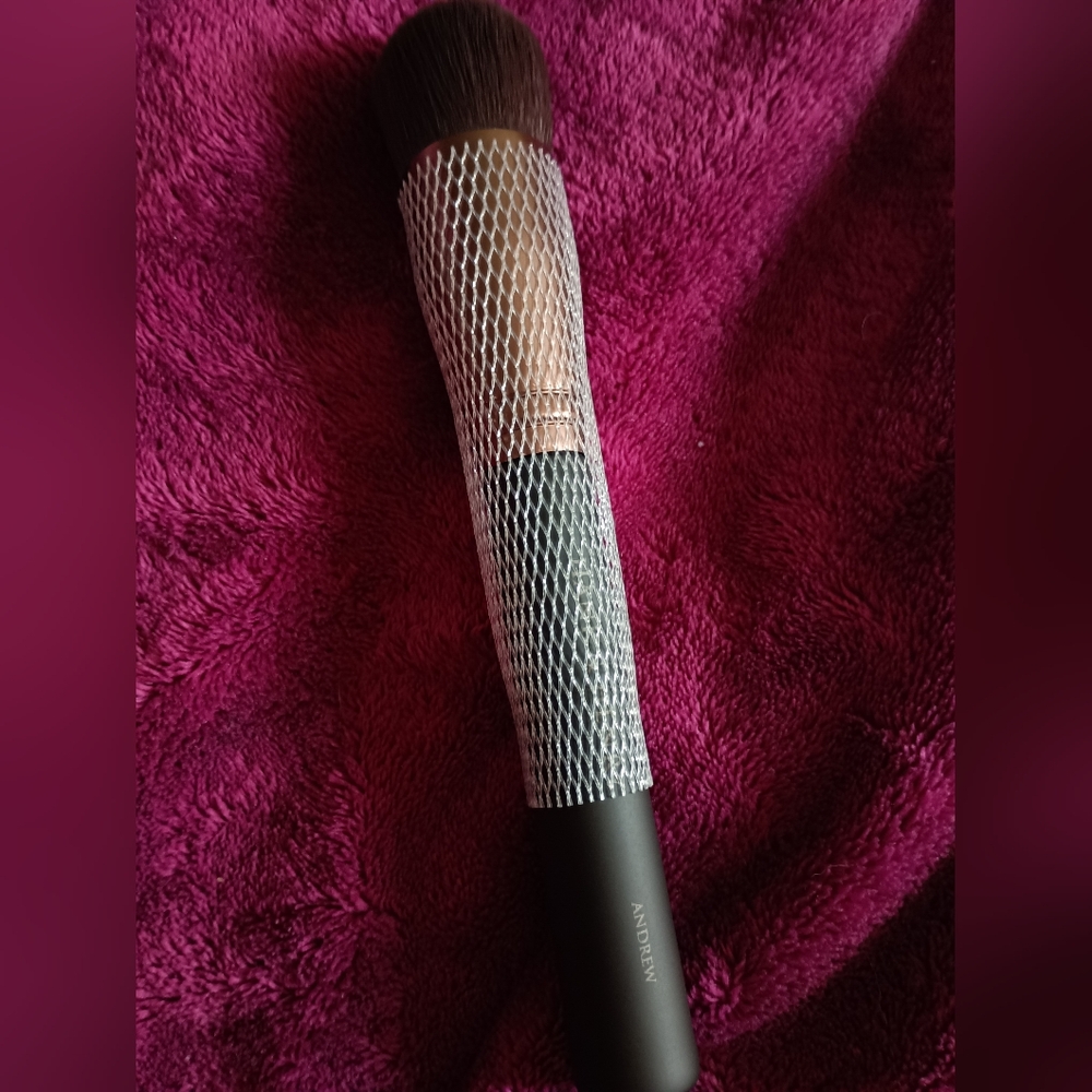 BRAND NEW Hank & Henry Andrew Chocolate series LG dome cream brush